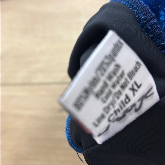 Blue Velvet Long Sleeve Crop Top and Shorts Set - Picture 6 of 8